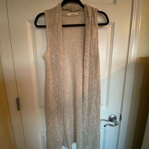 Long sleeveless shawl